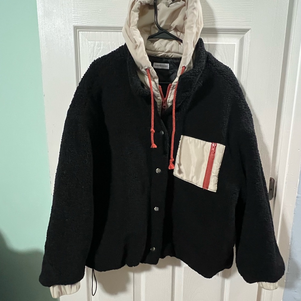 Palmer & Purchase Black Sherpa Fleece Women’s Oversized Jacket w Cream Accents.